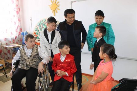 Саят Кабылулы Медеуов посетил центр дневного пребывания «Үміт».